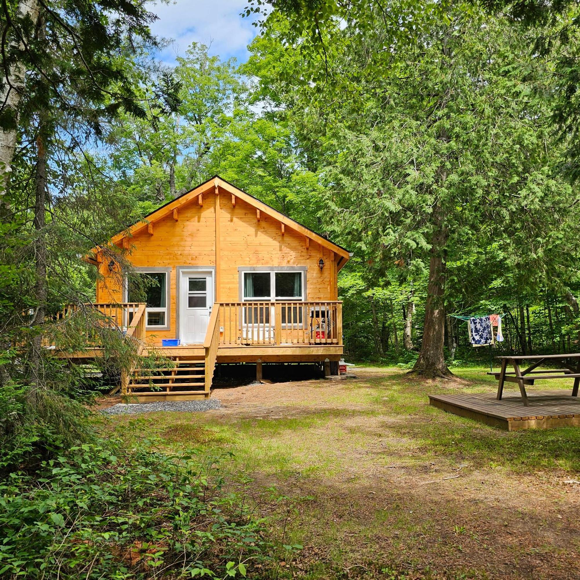 Parkway Cottage Resort And Trading Post Dwight Eksteriør bilde
