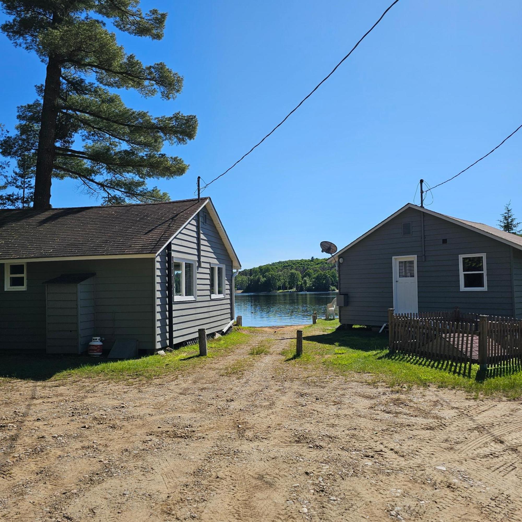 Parkway Cottage Resort And Trading Post Dwight Eksteriør bilde
